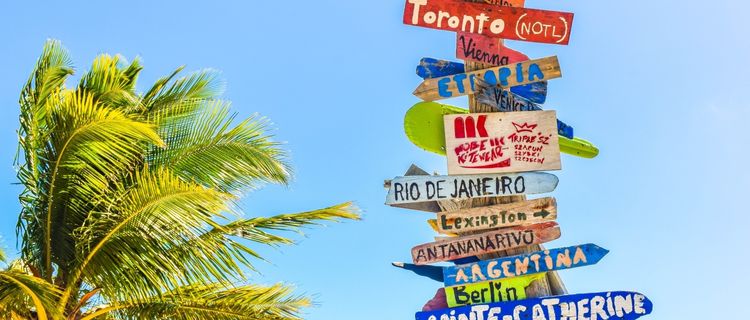 行き先を示す看板