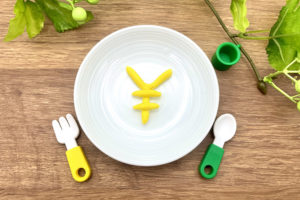 【4人家族の食費はいくら？】世間の相場や食費を抑えるポイント、食費以外に節約できる費用を徹底解説！